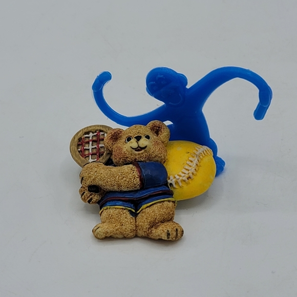 Resin Tennis Playing Teddy Bear Brooch Pin Vintage - Picture 10 of 10
